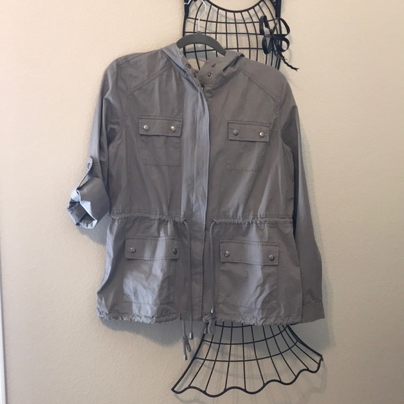 Gray rain coat. - Picture 6 of 6